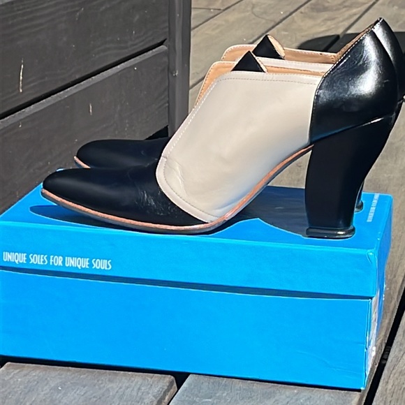 John Fluevog©️ black and white beautiful and COMFORTABLE heels. - Picture 2 of 13